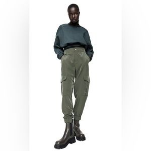 Zara “POCKET CARGO PANTS” size small. Olive green/ grey color